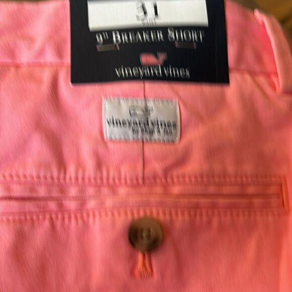 Vineyard Vines 9” Breaker Shorts in Coral Sand Size 31 NWT - Picture 4 of 6